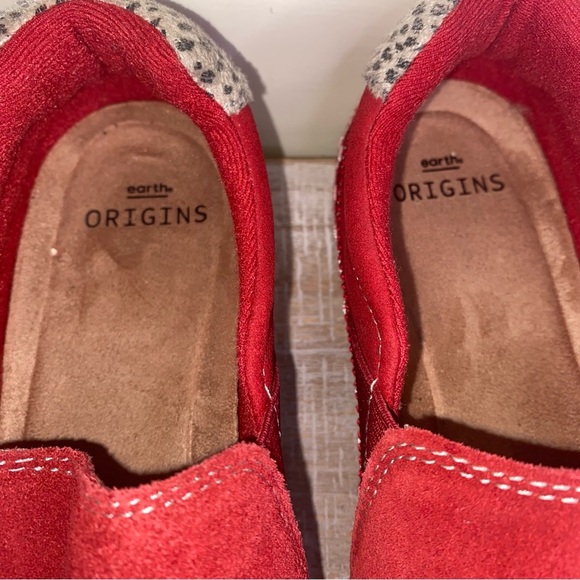 Earth Origins Size 9.5 Red Slip-On Sneakers with Cheetah Print Pattern on Heels - Picture 4 of 10